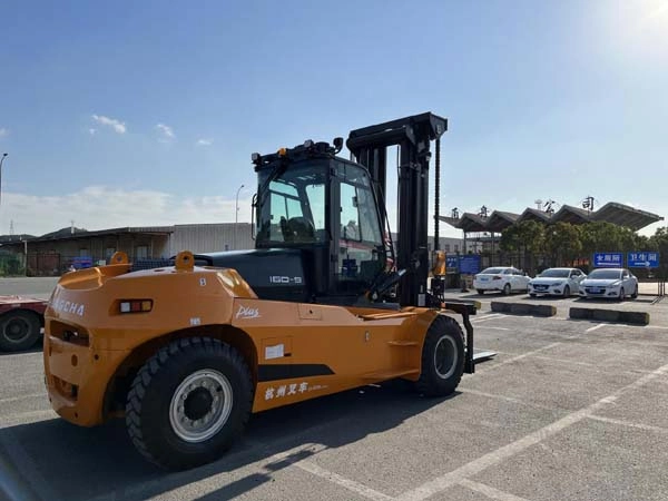 uwin电竞
16吨高压锂电叉车成功交付宁波舟山港