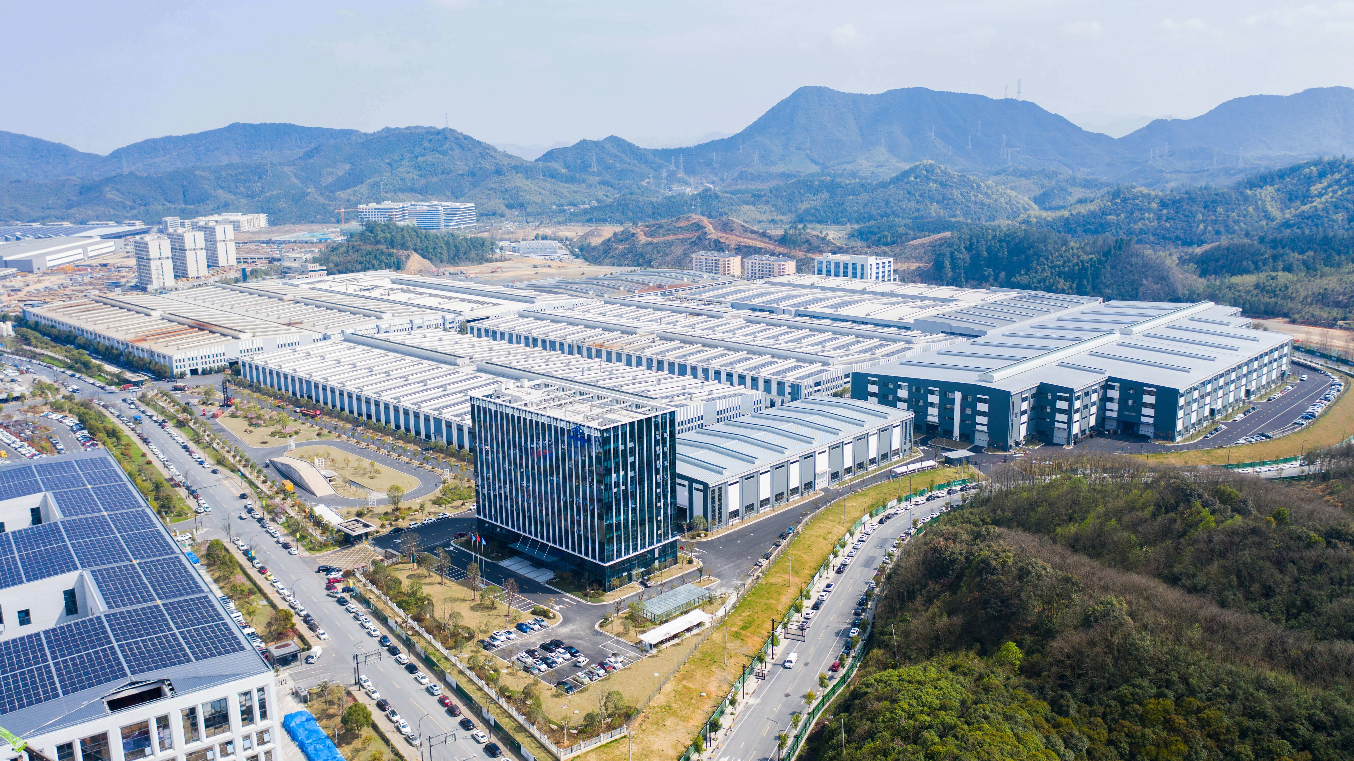 光荣榜！uwin电竞
入选杭州市开发区（园区）高质量发展大会多项荣誉榜单，并签约大叉车先进制造基地项目