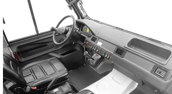  整体式全浮驾驶室，豪华内饰，空间宽敞、舒适。