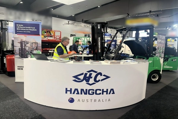 杭叉引领行业新风尚，澳大利亚CeMAT展会精彩亮相