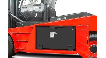  大角度开启的电池仓